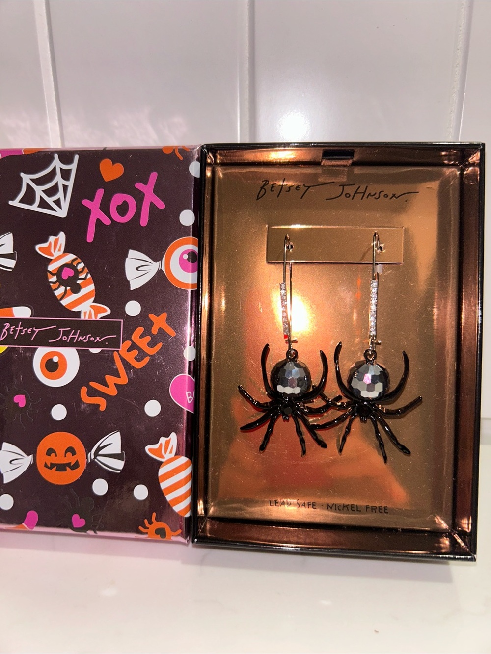 Betsey Johnson Faux-Stone&black faceted Halloween Spider Dangle EarringsNIB/NWT - Picture 4 of 6